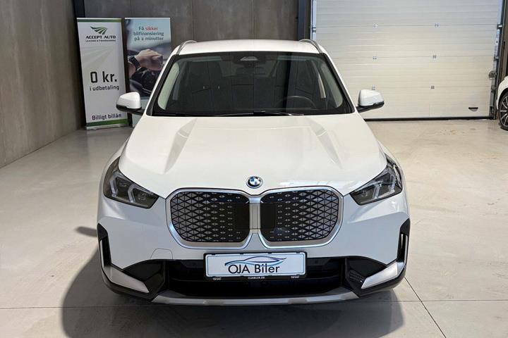 Hvid BMW iX1 fra 2024