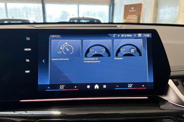 Hvid BMW iX1 fra 2024