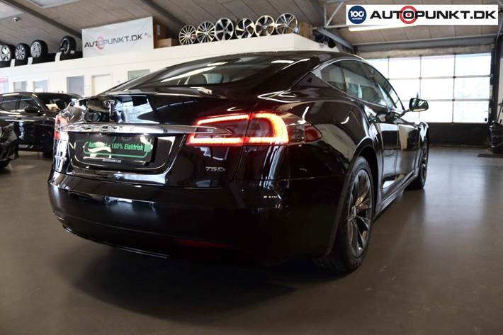 Sort Tesla Model S fra 2019