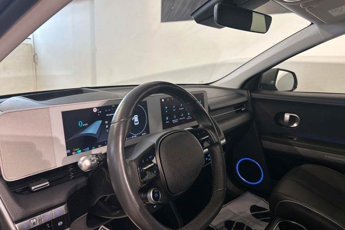 Grå Hyundai Ioniq 5 fra 2023