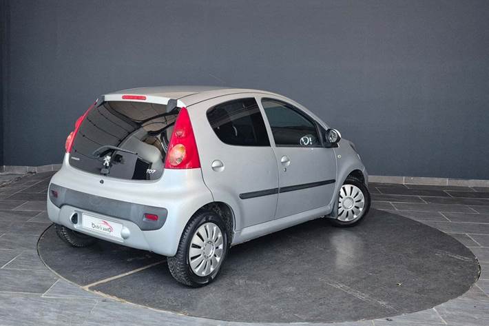 undefined Peugeot 107 fra 2011