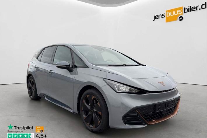 Grå Cupra Born fra 2022 set udefra