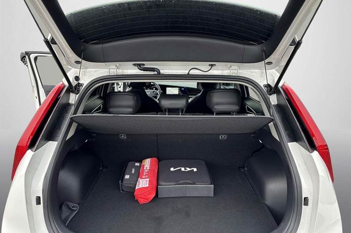 Hvid Kia Niro fra 2023