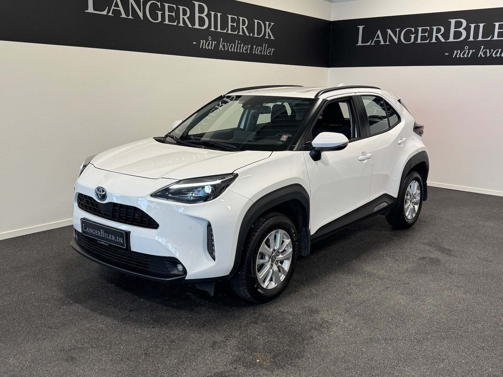 Hvid Toyota Yaris Cross fra 2023