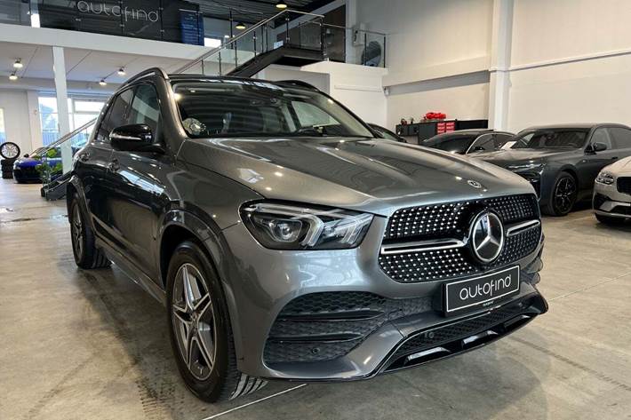 Grå Mercedes GLE350 de fra 2020 set udefra