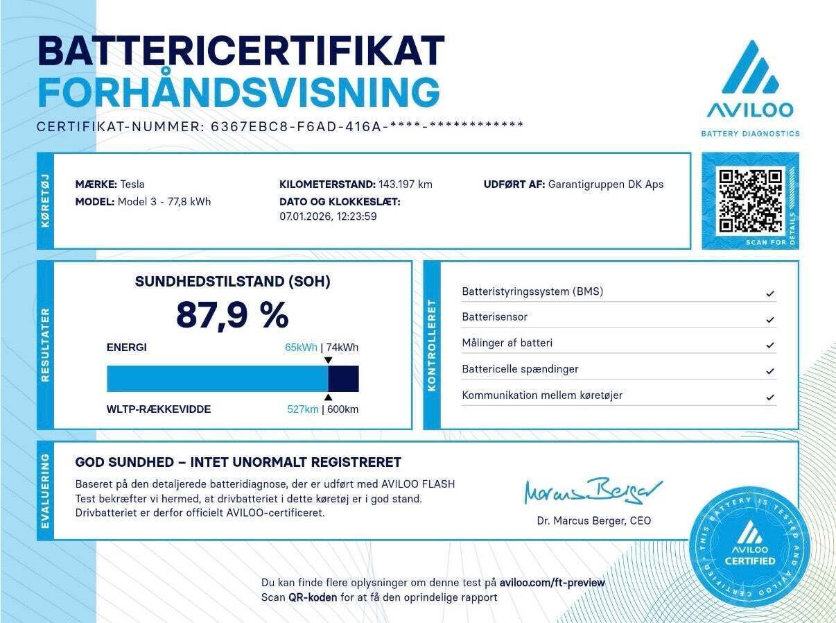 Grå Tesla Model 3 fra 2021