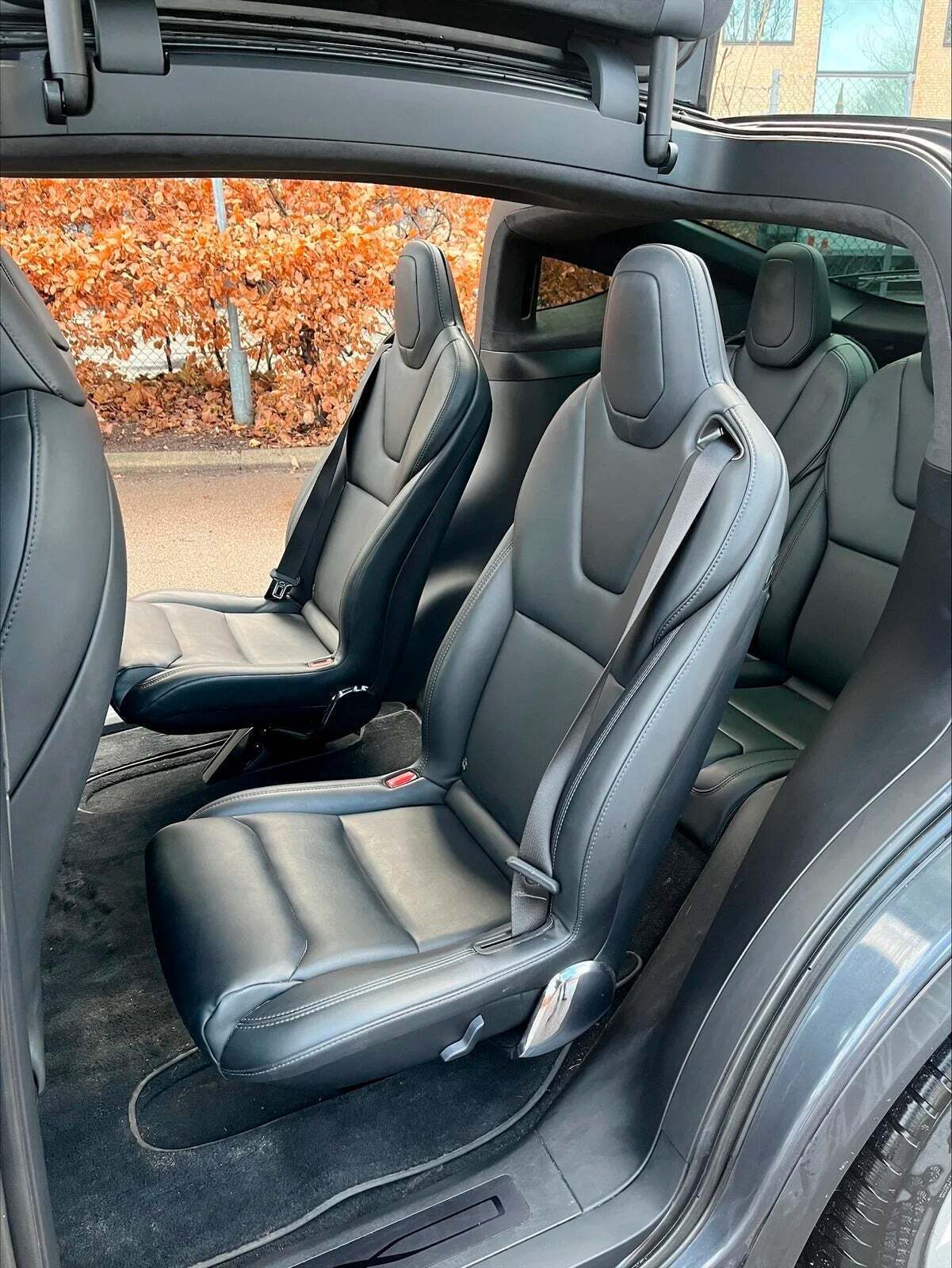 Grå Tesla Model X fra 2021