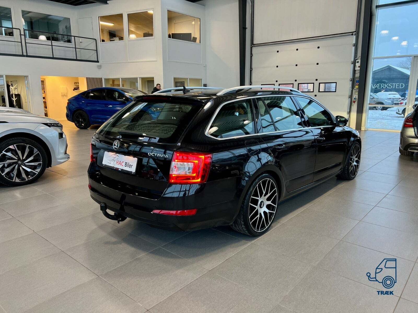 Sort Skoda Octavia fra 2015