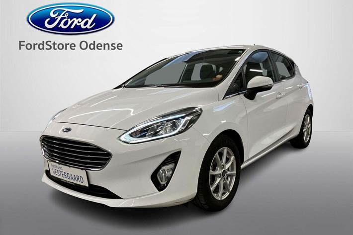 Hvid Ford Fiesta fra 2021 set udefra