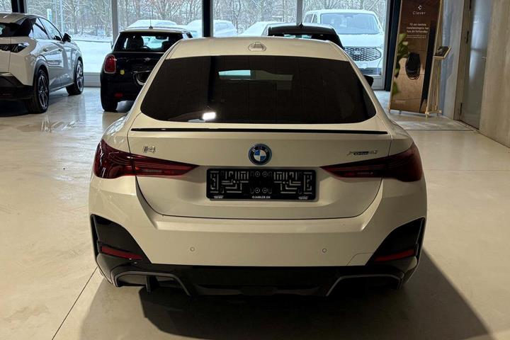 Hvid BMW i4 fra 2025