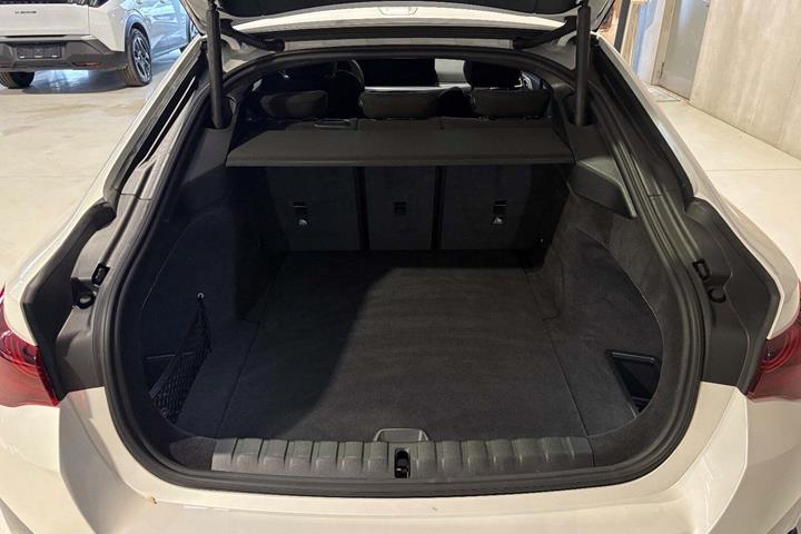 Hvid BMW i4 fra 2025