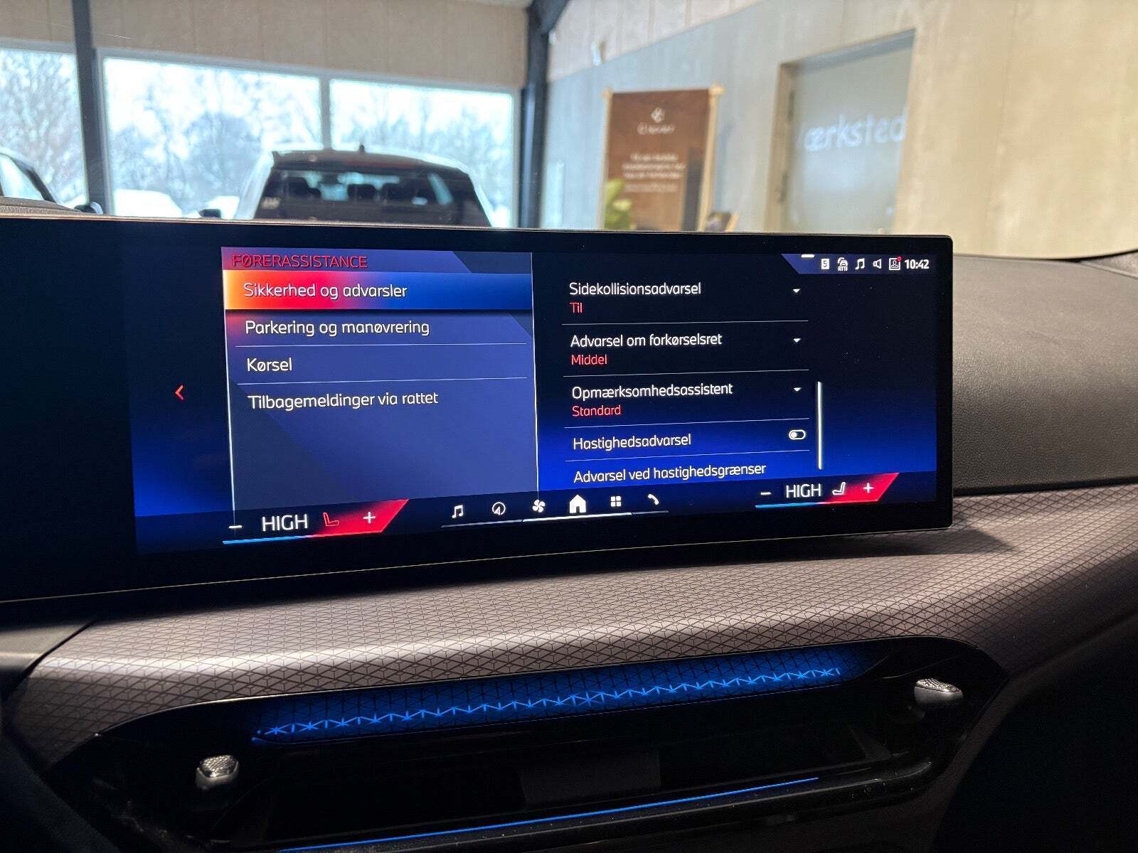 Hvid BMW i4 fra 2025