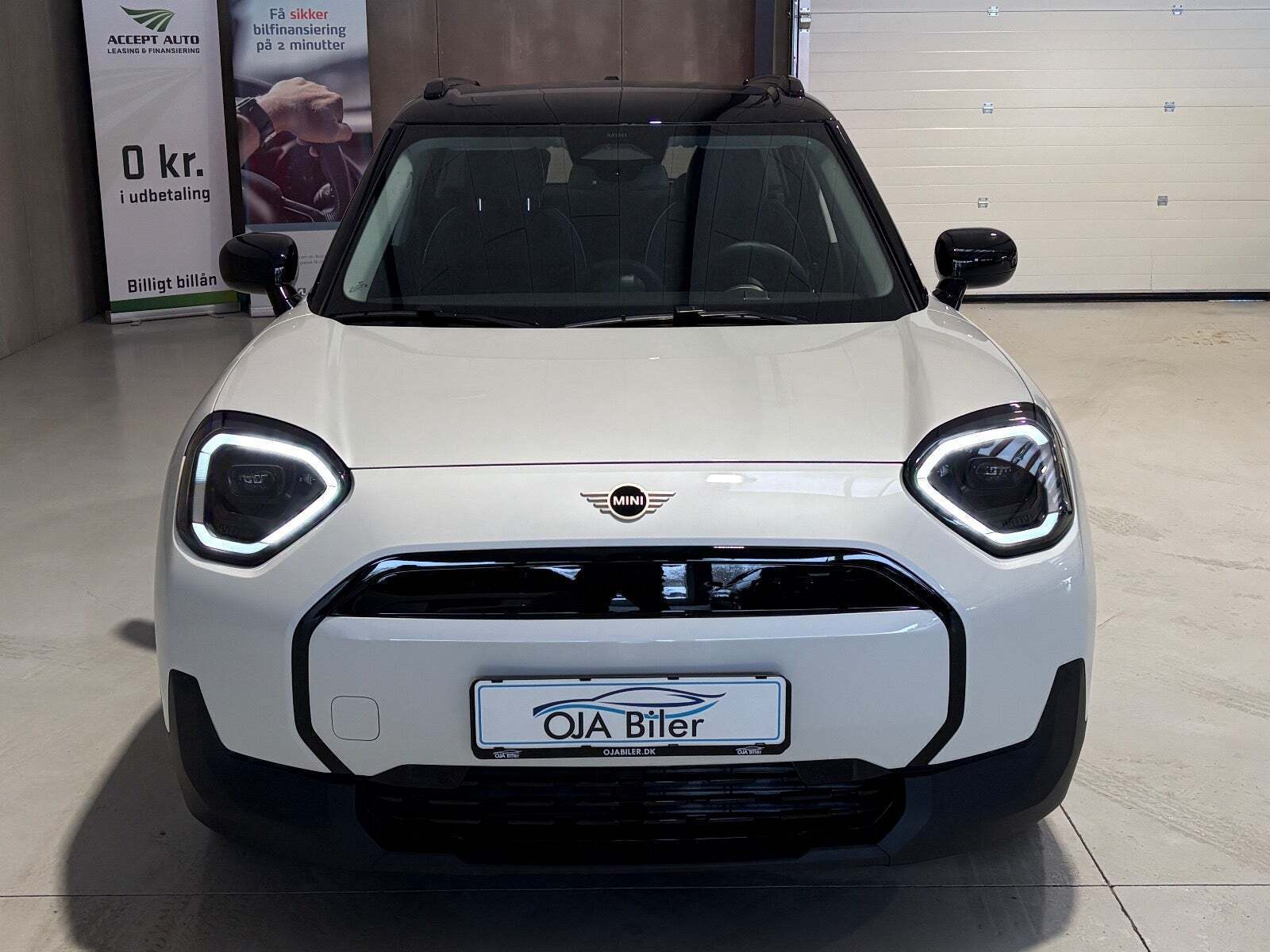 Hvid Mini Aceman E fra 2025 set udefra