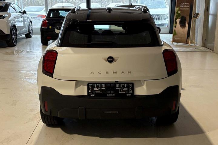 Hvid Mini Aceman E fra 2025 set udefra