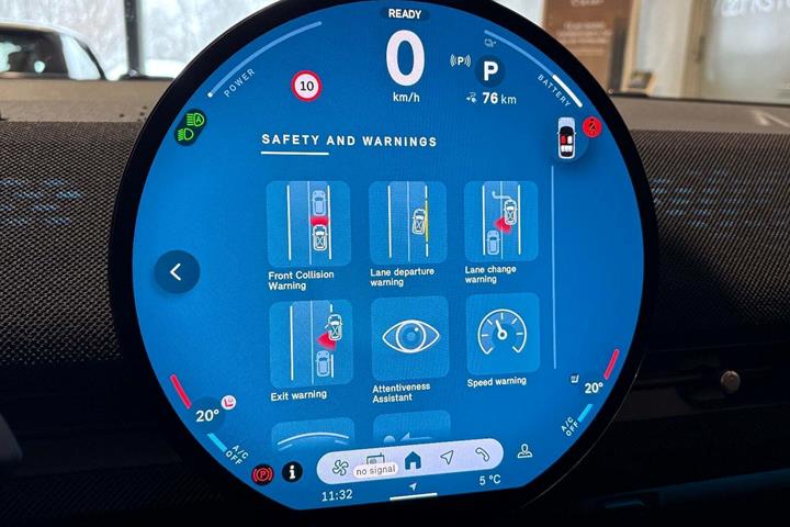 Hvid Mini Aceman E fra 2025