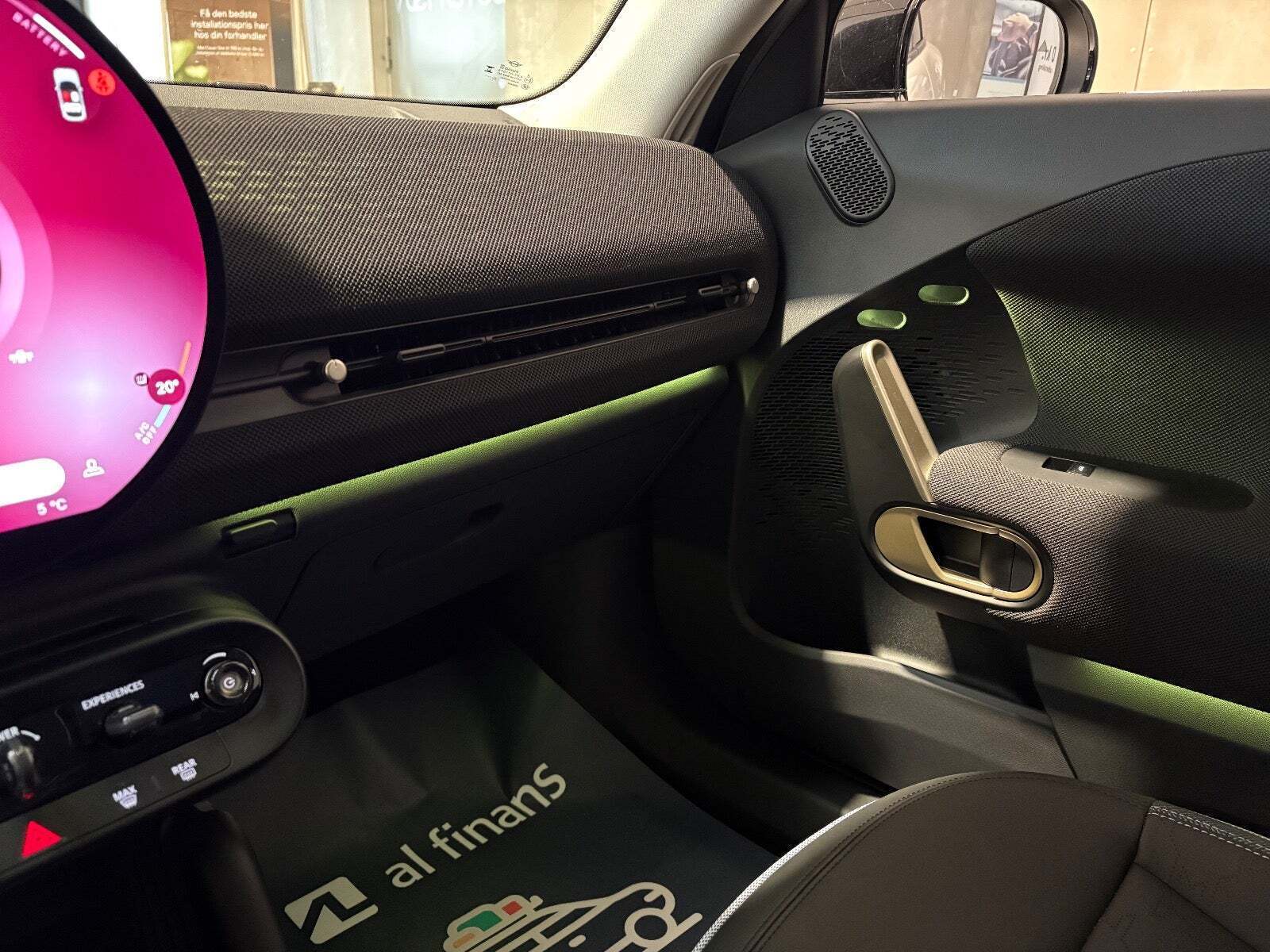 Hvid Mini Aceman E fra 2025