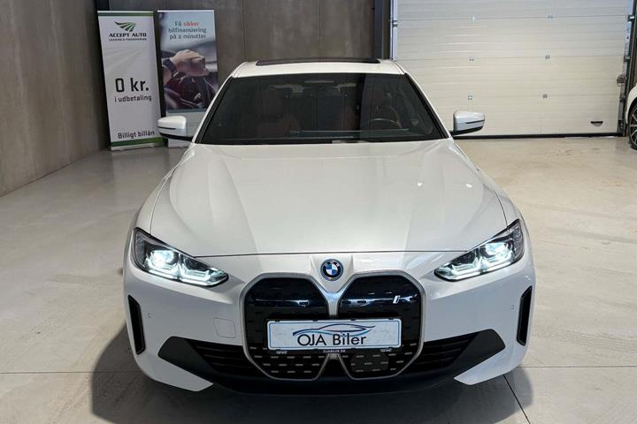 Hvid BMW i4 fra 2023