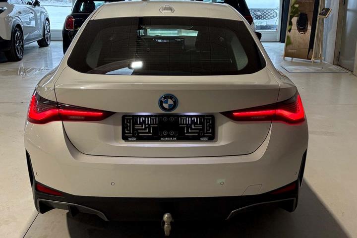 Hvid BMW i4 fra 2023