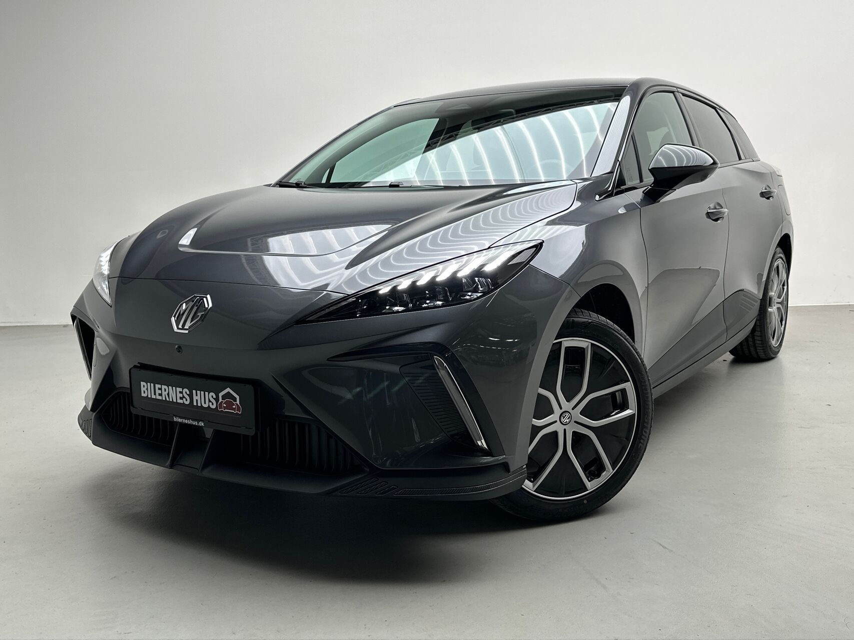 Grå MG MG4 Electric fra 2025