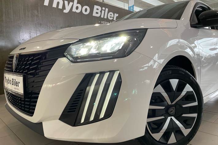 Hvid Peugeot e-208 fra 2025