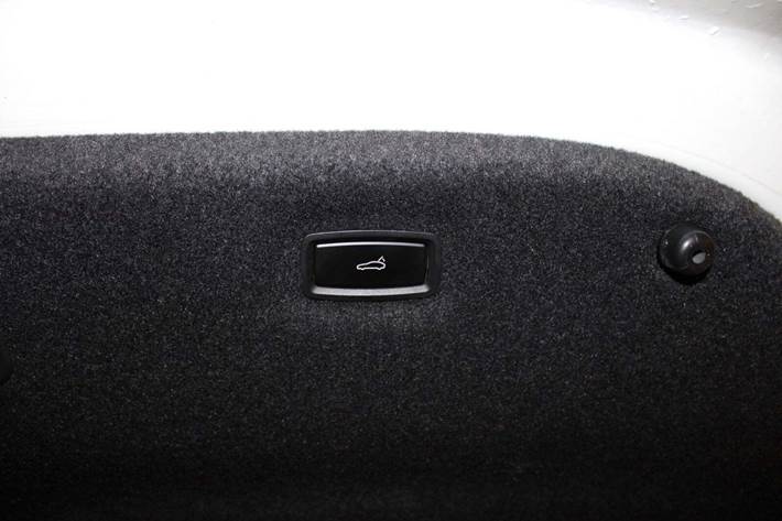 Hvid Porsche Taycan fra 2021