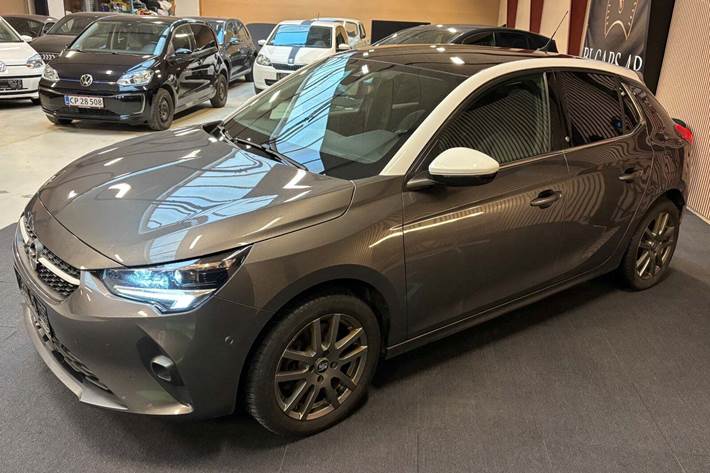 Grå Opel Corsa-e fra 2020 set udefra