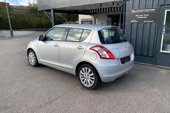 Sølv Suzuki Swift fra 2011