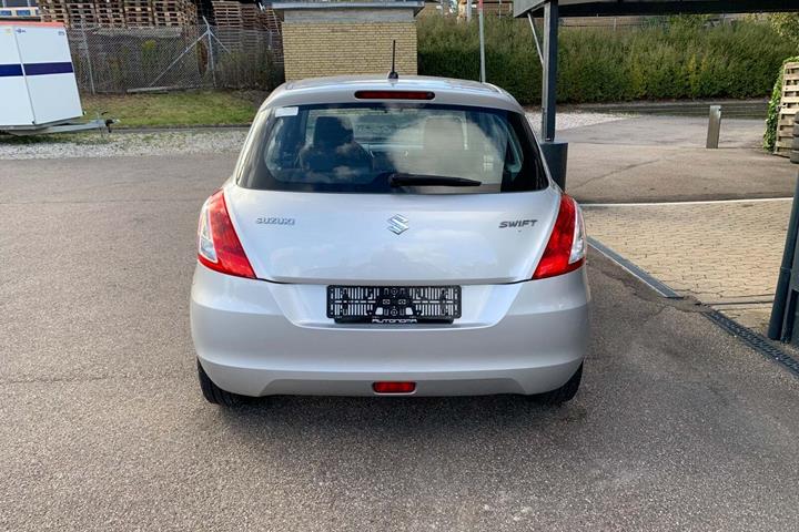 Sølv Suzuki Swift fra 2011