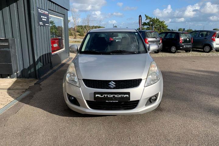 Sølv Suzuki Swift fra 2011