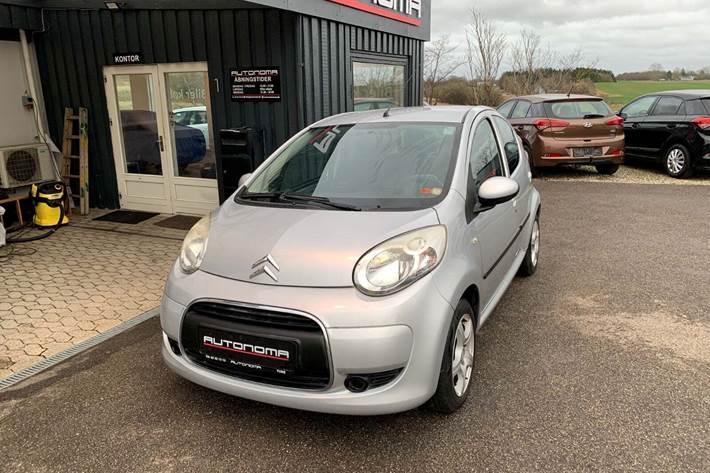 Sølv Citroën C1 fra 2011 set udefra