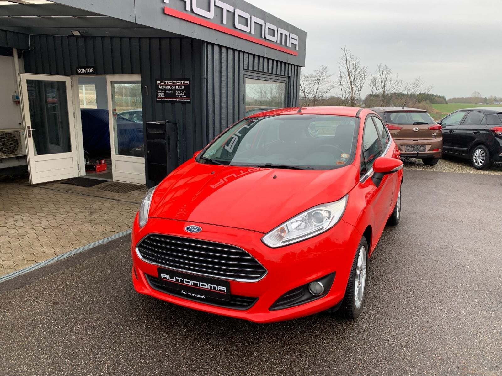 Rød Ford Fiesta fra 2014