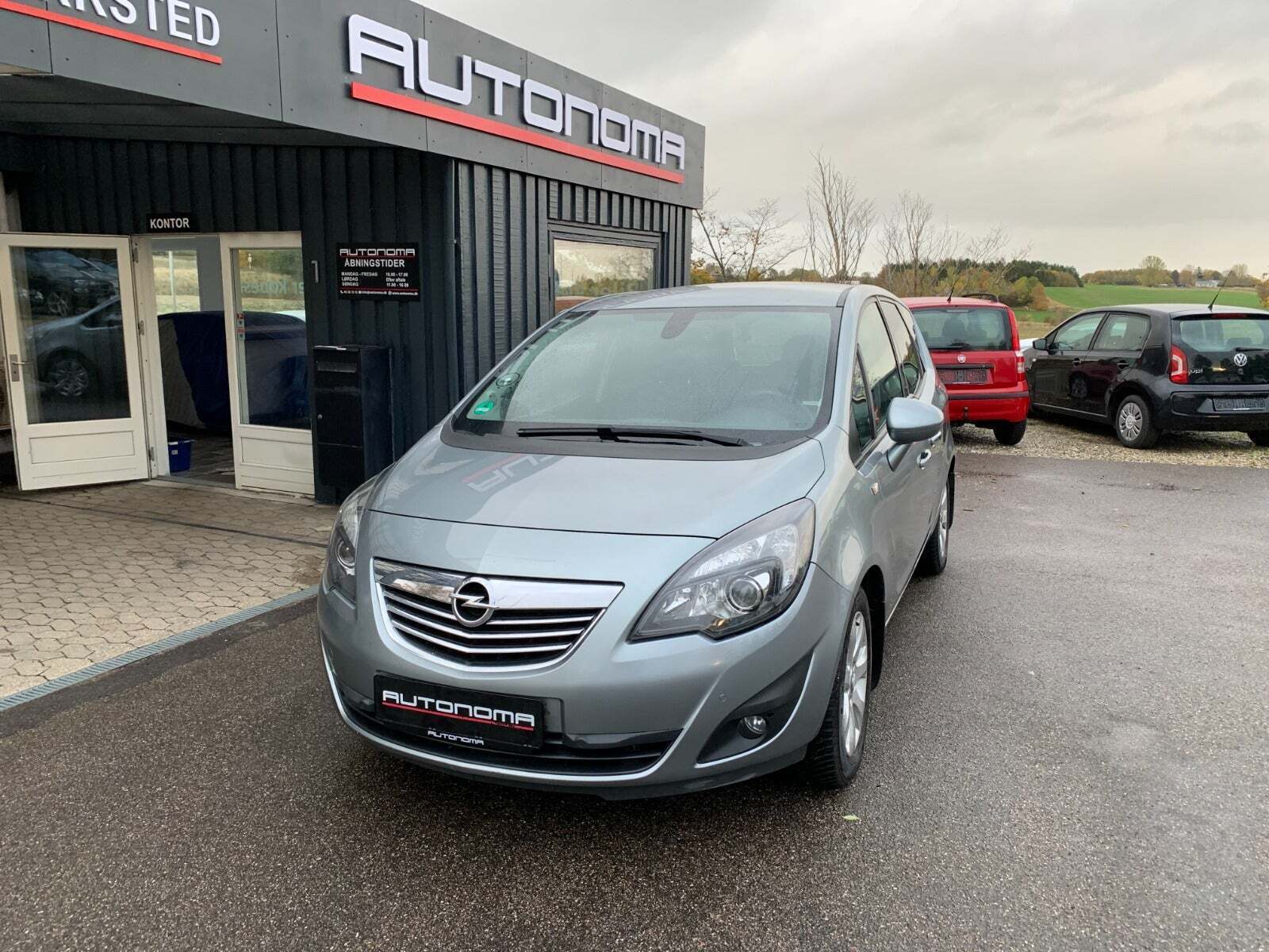 Blå Opel Meriva fra 2013