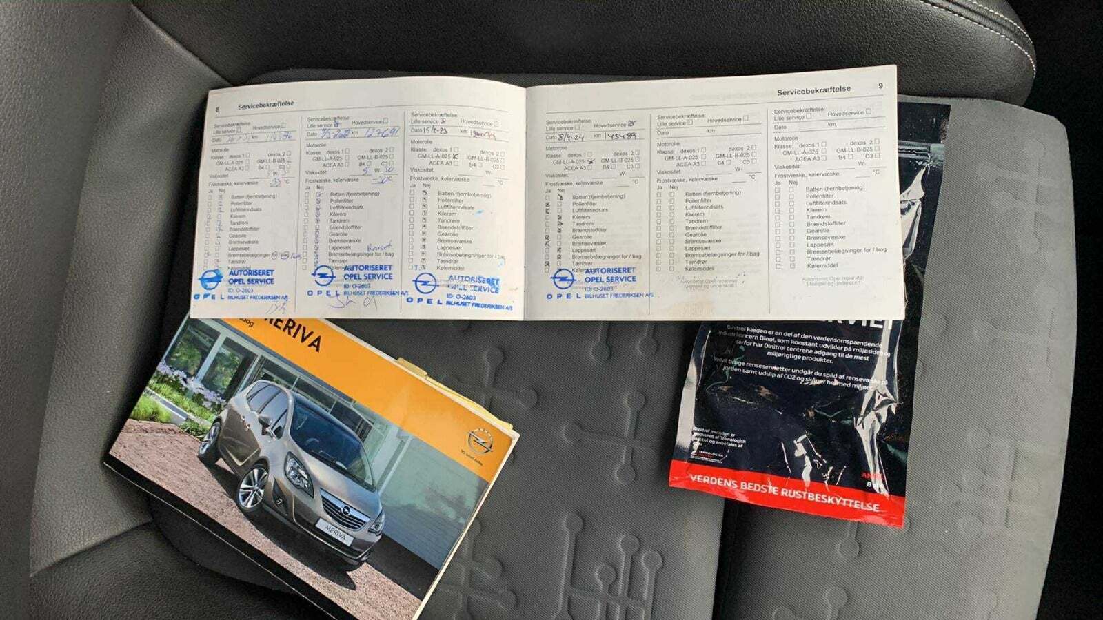 Blå Opel Meriva fra 2013