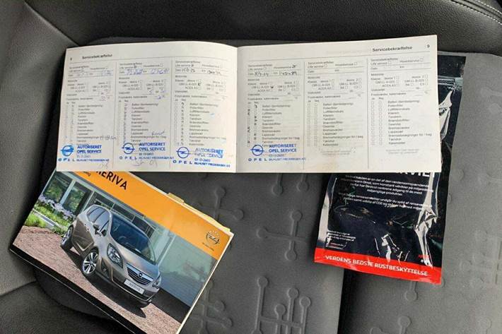 Blå Opel Meriva fra 2013