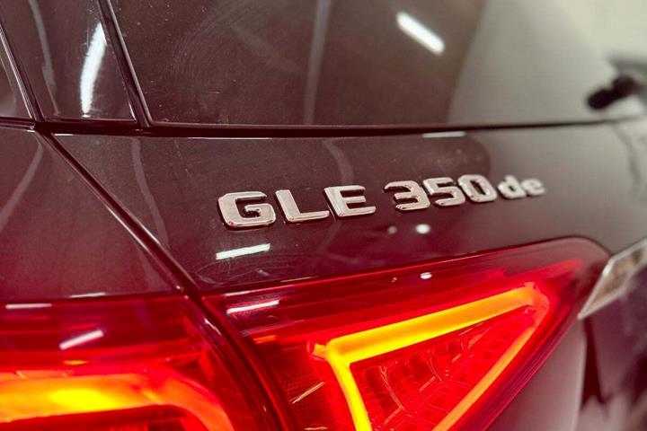 Grøn Mercedes GLE350 de fra 2022