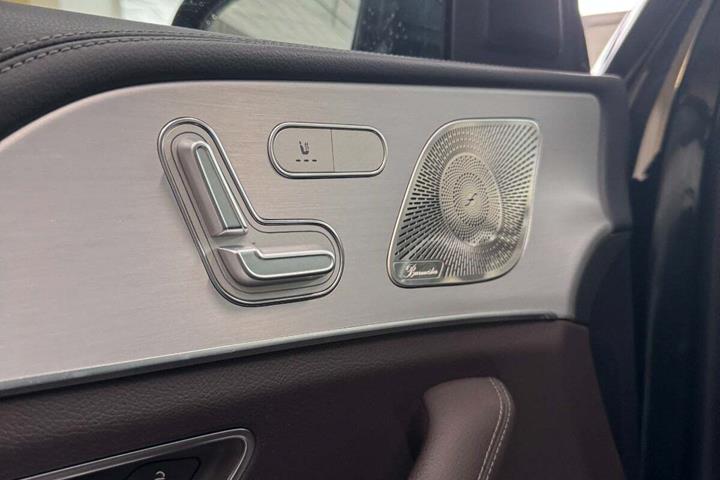 Grøn Mercedes GLE350 de fra 2022