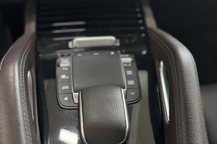 Grøn Mercedes GLE350 de fra 2022