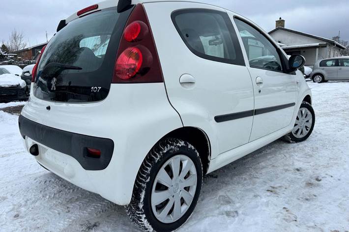 Hvid Peugeot 107 fra 2014