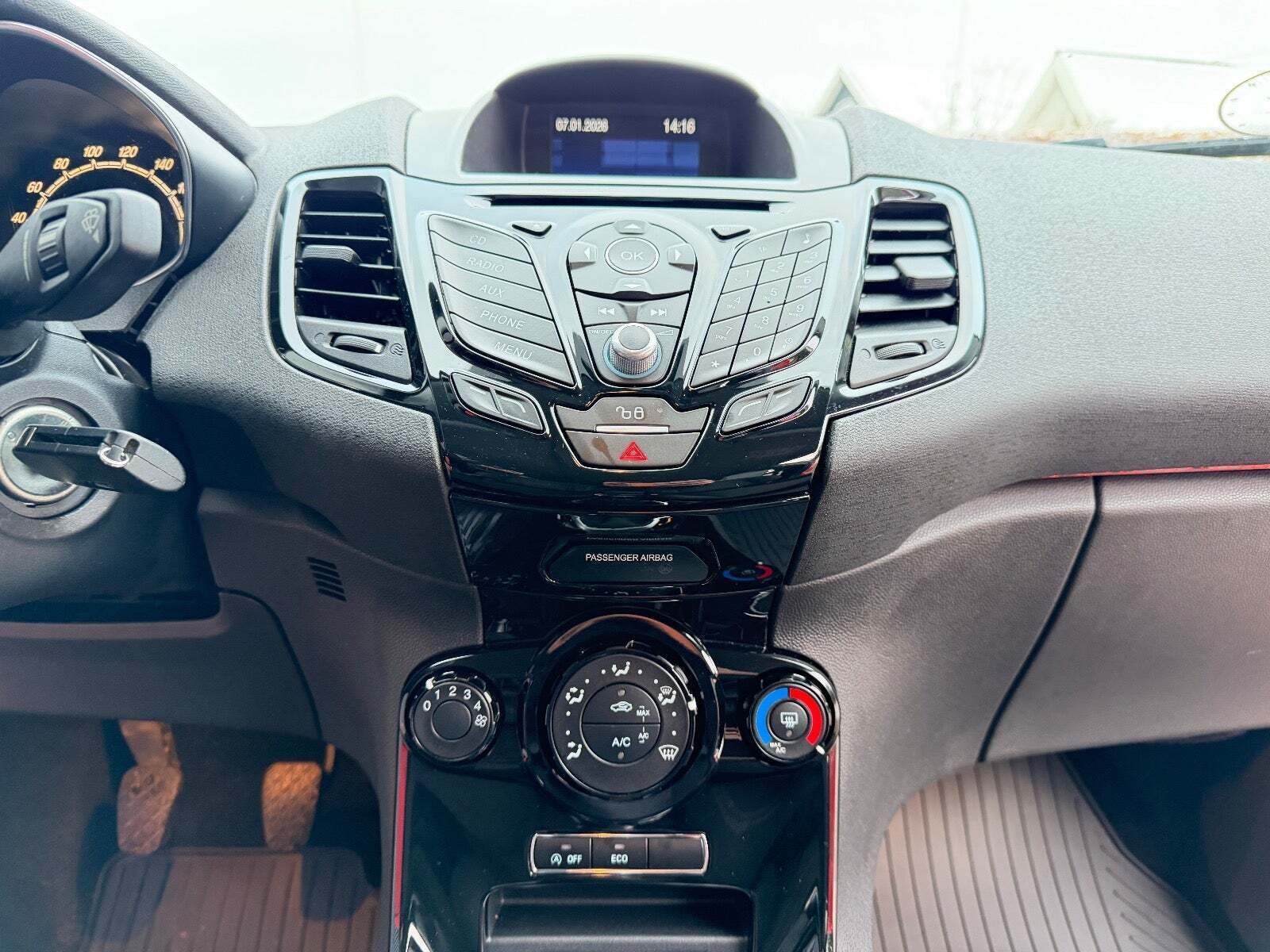 Rød Ford Fiesta fra 2015