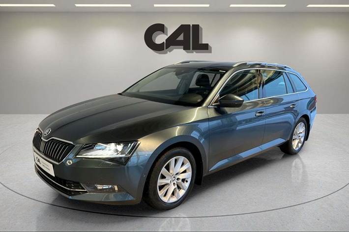 Sølv Skoda Superb fra 2019 set udefra