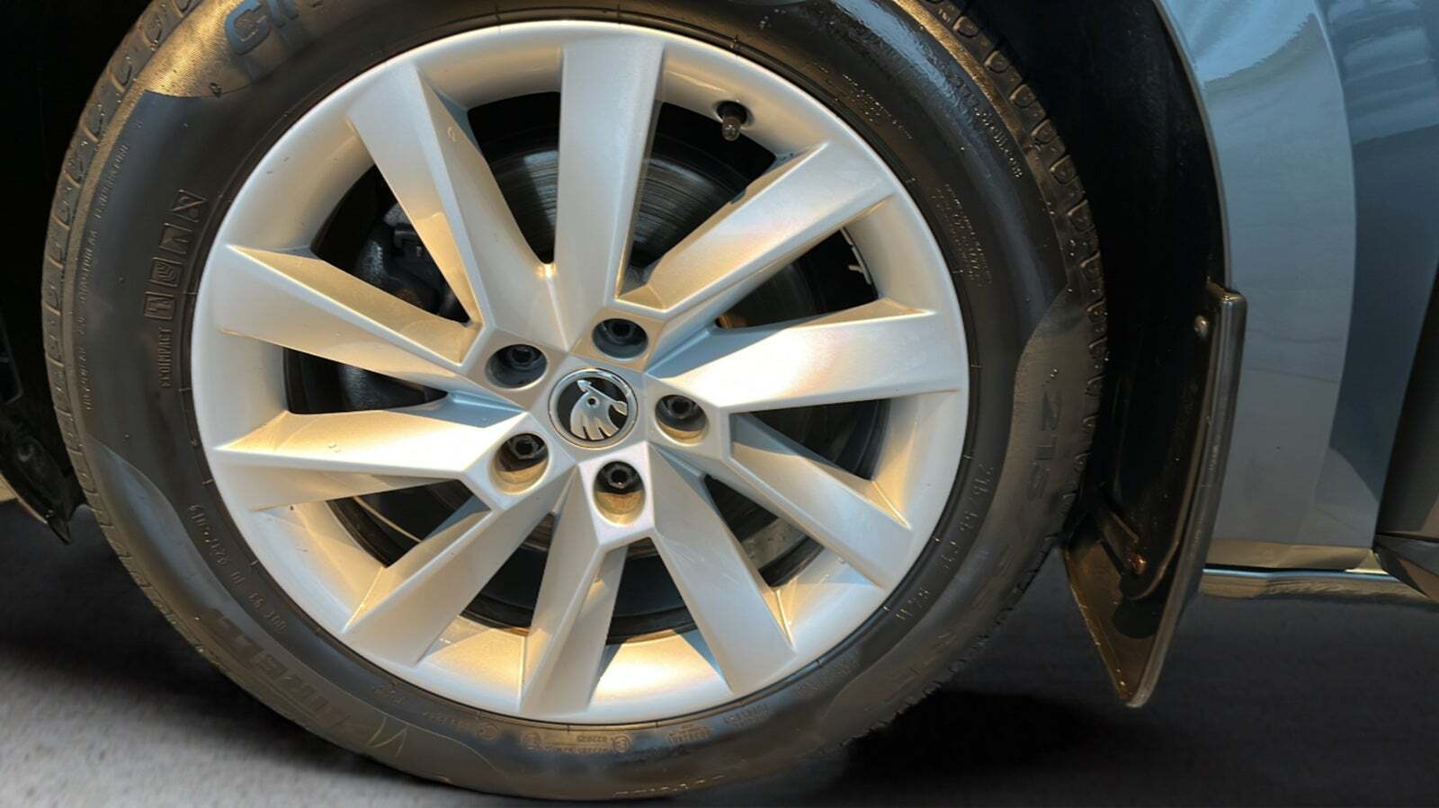 Sølv Skoda Superb fra 2019