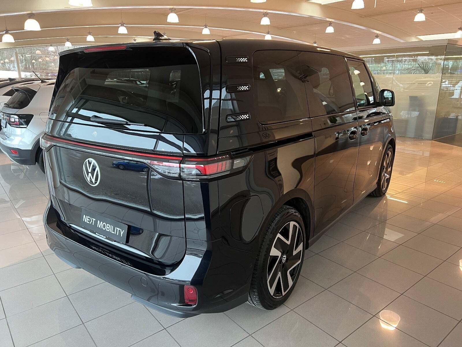 Sort VW ID.Buzz fra 2023