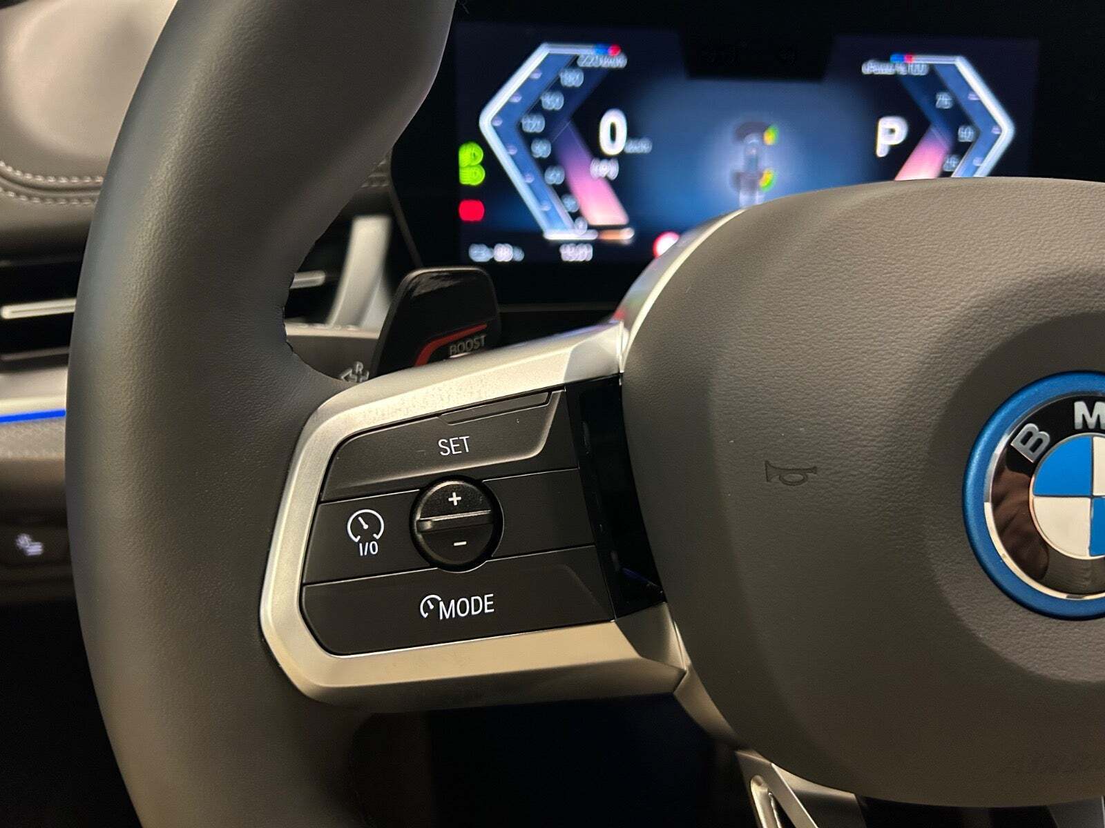 Grå BMW iX1 fra 2025