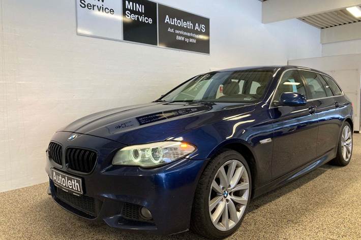 Blå BMW 520d fra 2013 set udefra