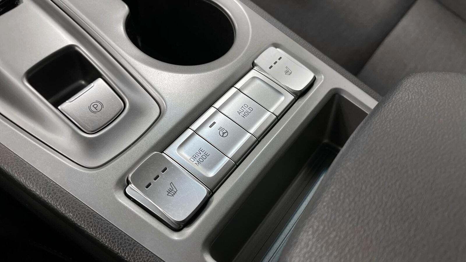 Grå Hyundai Kona fra 2021