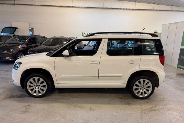 Hvid Skoda Yeti Outdoor fra 2016 set udefra