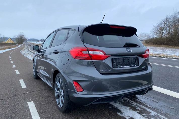 Grå Ford Fiesta fra 2021