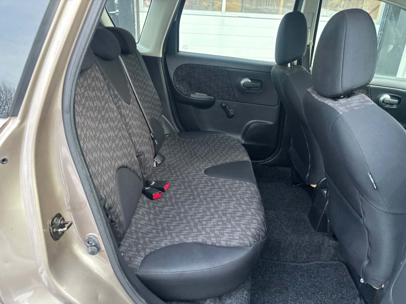 Grå Nissan Note fra 2007