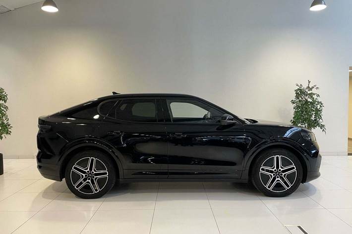 Sort Ford Capri fra 2025