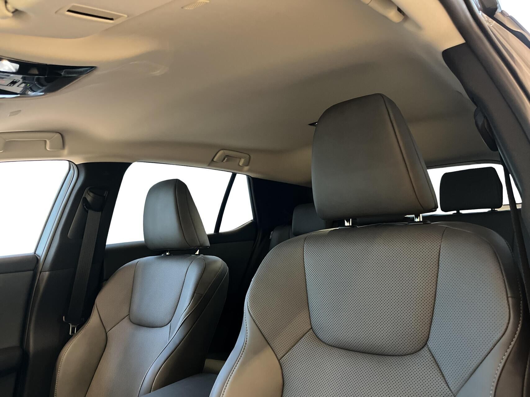 Grå Lexus RZ fra 2025